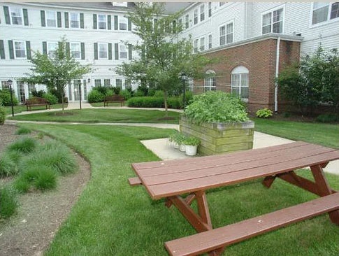 Outside sitting bench at The Summit at Edgewood